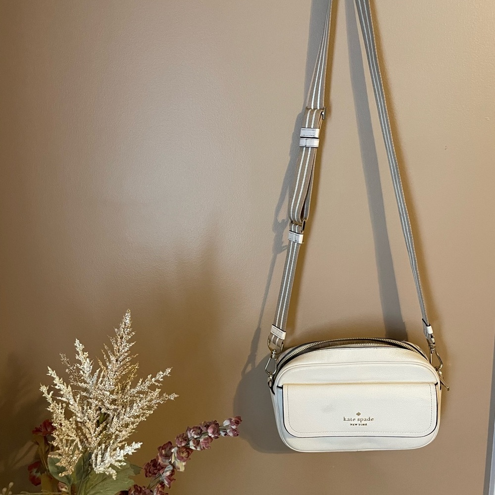 Kate Spade Cream Crossbody Bag (EUC)